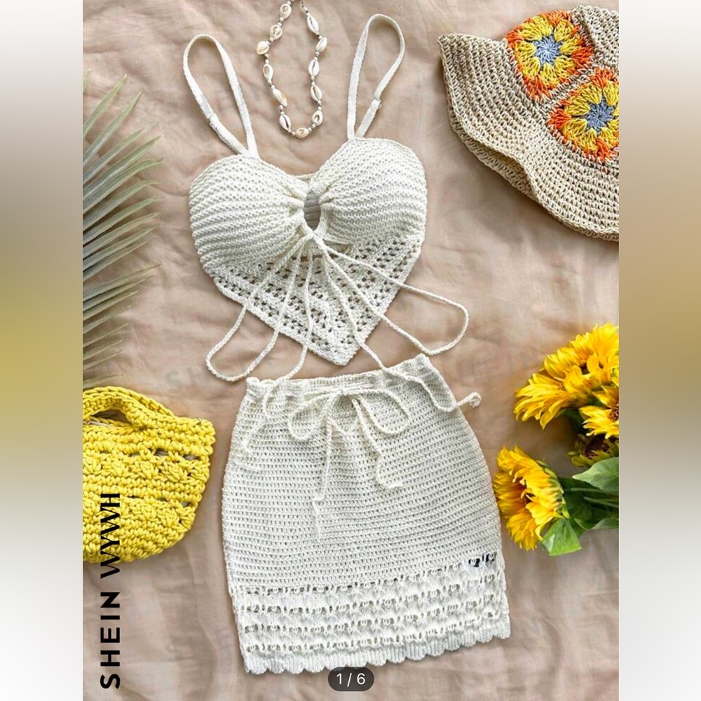 Hollowed knit v-neck cami top with drawstrings and matching bottom